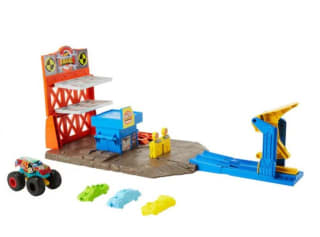 Hot Wheels Monster Trucks Gasolinera, pista de coches por 15€