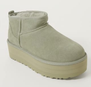 UGG Classic Ultra Mini Platform suède enkellaarsjes voor €89,97 bij Bijenkorf