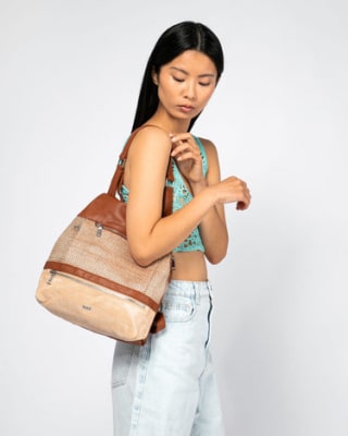 Mochila antirrobo efecto rafia por 15€