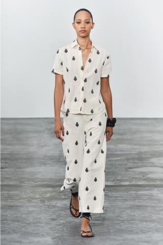 Pantalón ZARA CULOTTE Bordado contraste por solo 19,99€