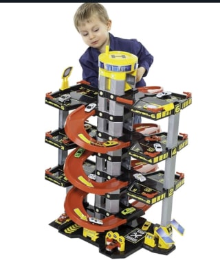 Parking Infantil de 7 Plantas molto con Garaje, Rampas, Lavadero, Ascensor, Estación de Servicio y Zona de Engrase por 59,97€