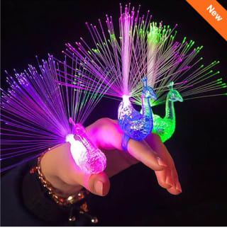 LED Glow Peacock Finger Ring Laser Beams Optical Fiber Toy voor €0,09