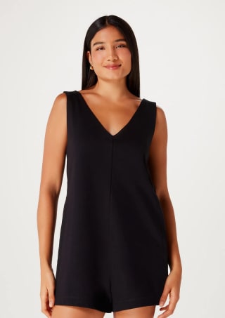 Macacão Feminino Hering, modelo Evasê Decote V - R$ 69,99