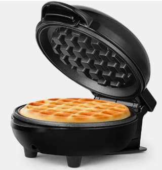 Wafflera Holstein Housewares HH-09125016B por $266.86 en Amazon