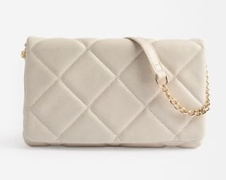 Bolso Bandolera acolchado por 9,99€.