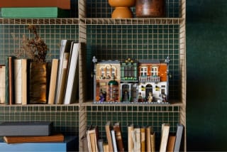 LEGO® Icons Boekensteun: Sherlock Holmes voor €101,99 bij Bol