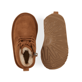 UGG Neumel II suède kids veterboots voor €66 bij Courir