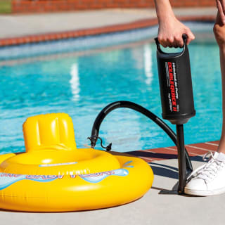 Intex handpomp - groot model voor €4,95 bij Amazon