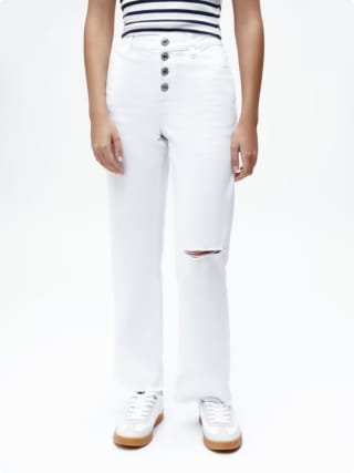 Vaqueros Jeans flare con rotos Lefties por solo 3,99€