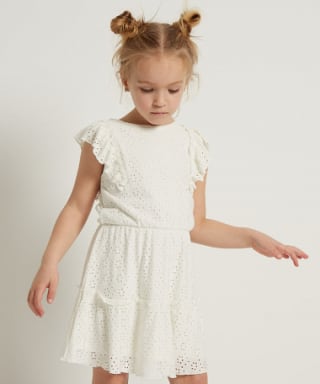 Alle kleuterjurkjes voor €15 bij Terstal