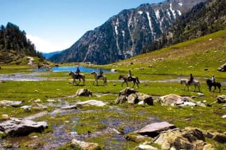 Estancia Hotel Yomo Imperial 3* con un agradable Paseo a Caballo por el Pirineo Andorrano por 51€ pxp
