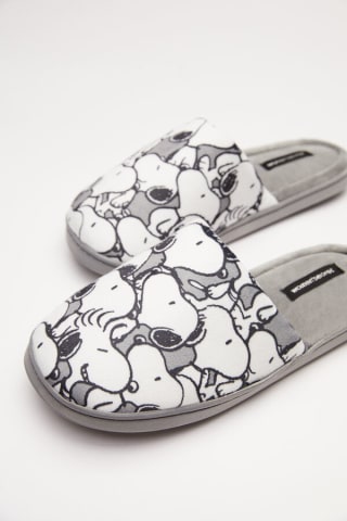 Zapatillas estampado Snoopy gris a solo 8,99€