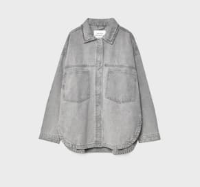 Sobrecamisa sarga oversize Stradivarius por $479
