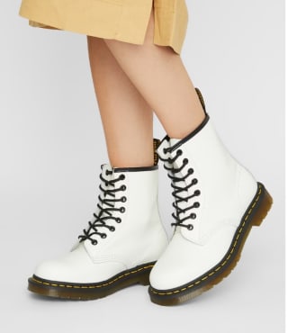 Tot 50% korting op Dr Martens bij About you