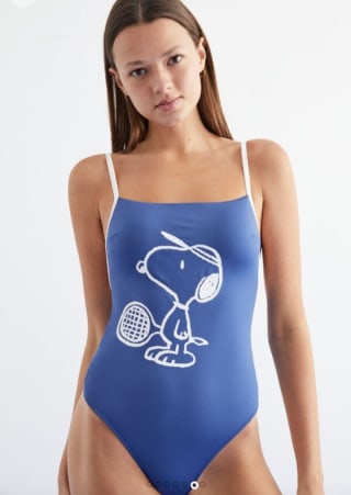 Bañador Snoopy azul por 8,99€.