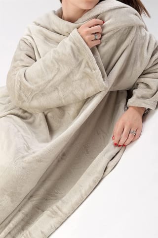CosìCasa Fleece Deken met mouwen 140 x 170 cm voor €15,90 bij Amazon