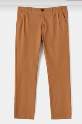 Unit Pantalón chino de hombre por 9€.