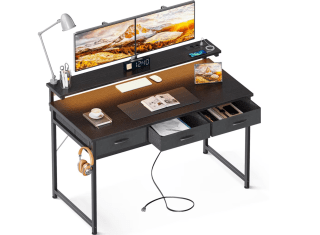 Escritorio ODK negro con 3 Cajones Mesa Gaming con LED con tomas de corriente y 2 Tomas de Carga USB por solo 60€