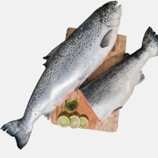 Salmón pequeño entero o en mitades en supermercados Gadis por 8,90€ el kilo