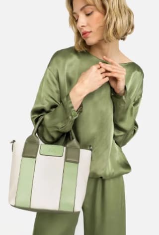 Bolso tipo tote moderno por 15€