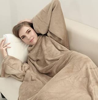 CosìCasa Fleece Deken met mouwen 140 x 170 cm voor €15,90 bij Amazon