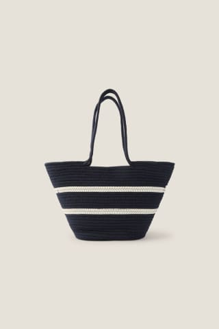 Capazo de playa con cuerda de algodón natural por 15,99€.