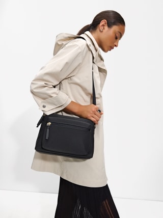 Bolso Bandolera efecto nylon por 12,99€.