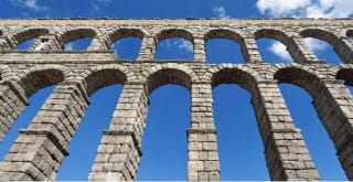 Noche 4* a los pies de El Acueducto de Segovia desde 85€ para 2 personas.