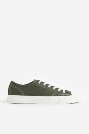Diverse Heren (canvas) sneakers voor €4,99 bij H&M