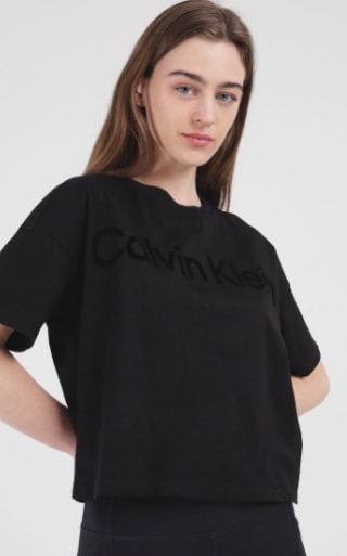 Polera Calvin Klein Flocking para mujer por $11.990