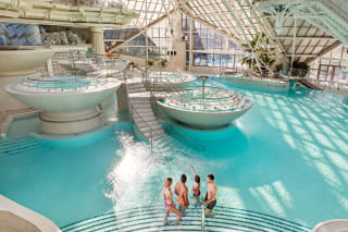 1 noche en el Hotel Zenit Diplomatic 4* con acceso a Caldea y menú en el restaurante por 54€ pxp