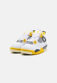 Baskets Nike AIR JORDAN 4 RETRO "VIVID SULFUR" - tailles du 36,5 au 44,5 à 209,95€