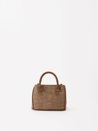 Bolso Shopper efecto rafia por 12,99€.