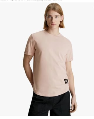 Camiseta de Manga Corta para Hombre marca Calvin Klein Badge Turn Up Sleeve Cuello Redondo por 17€