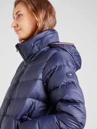 Tommy Hilfiger navy winterjas voor €149,40 bij AboutYou
