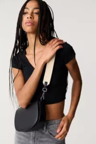 Bolso Bandolera con solapa por 9,99€.