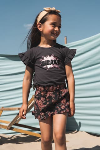 Tijdelijke outlet! 70% korting op 150.000 baby- & kinderkleertjes!