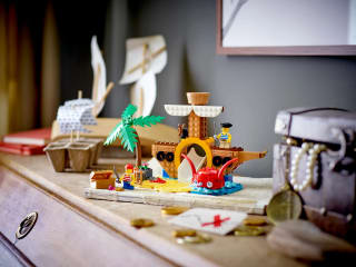 Gratis LEGO Fun Creativity 12-in-1 (40593) of Pirate Ship Playground (40589) bij je Lego aankoop
