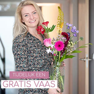 Nu tijdelijk een gratis vaas of kerstkrans bij een nieuw abonnement bij Bloemenvandeteler.nl