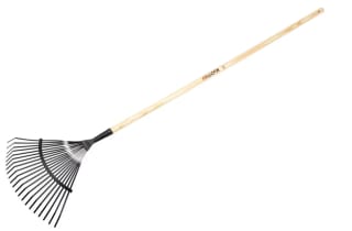 Escoba Bellota 3041cm de madera y cabezas de acero para jardin por 13,50€