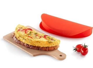 Lékué para hacer tortillas para microondas, roja, 0,4 l por 10,99€.