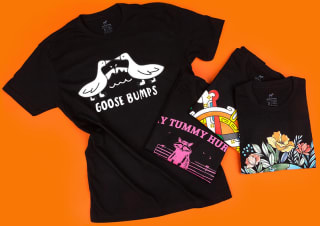 Custom zwart shirt voor €12,83 en gratis verzending bij Stickermule