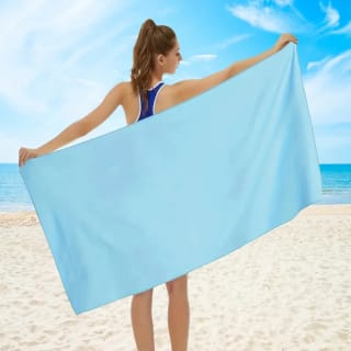 Toalla de playa de microfibra de color sólido por 2,76€