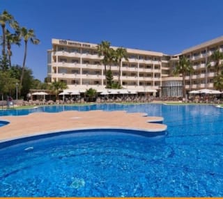 Cambrils 50m Playa 2 noches con media pensión por 66€ por persona.