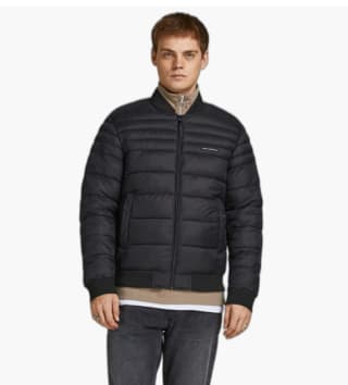Chaqueta bomber Jacks and Jones color negro por 29,99€