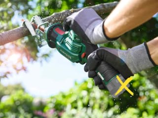 Sierra cortarramas recargable 12 V por 13.49€