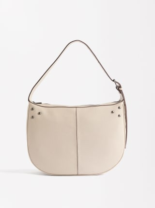 Bolso de hombro con tachuelas por 12,99€.