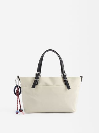 Bolso Tote de nylon con bandolera por 17,99€.