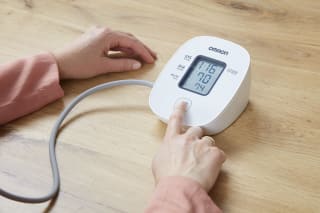 OMRON X2 Basic Bloeddrukmeter Bovenarm voor €25,59 bij Amazon