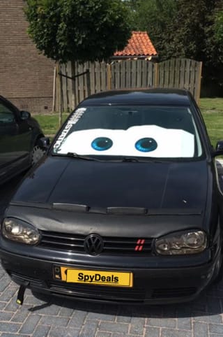 Zonnescherm voor de auto met ogen voor €10,51